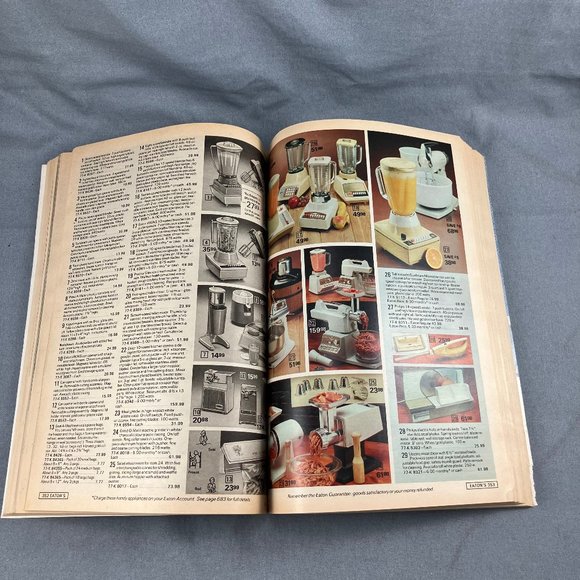 Eaton's Spring & Summer 1976 Catalog Vintage Fashion & Home Goods 698 Pages - Picture 11 of 12